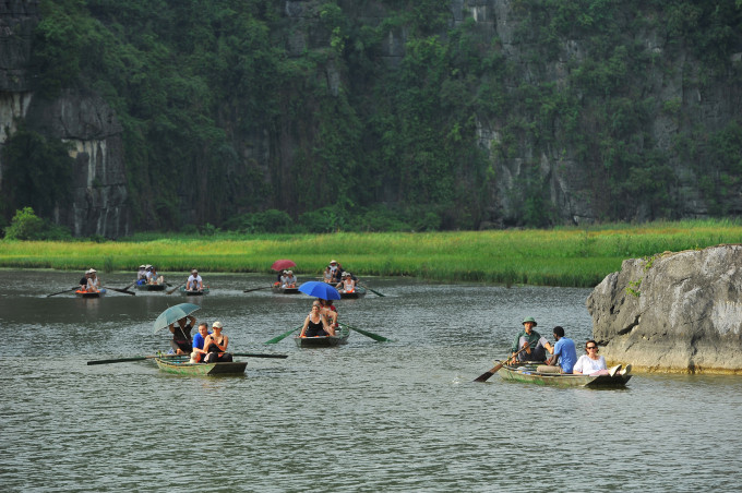 Pour visiter ce paysage féérique, l’idéal est de faire une croisière sur plus de deux kilomètres ou de faire du vélo. 