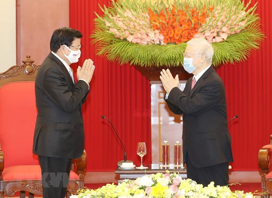 Le secrétaire général du Parti et président vietnamien, Nguyen Phu Trong, a reçu le 6 décembre à Hanoï le Premier ministre lao, Thongloun Sisoulith, en visite au Vietnam pour co-présider la 43e réunion du Comité intergouvernemental des deux pays. Photo: VNA