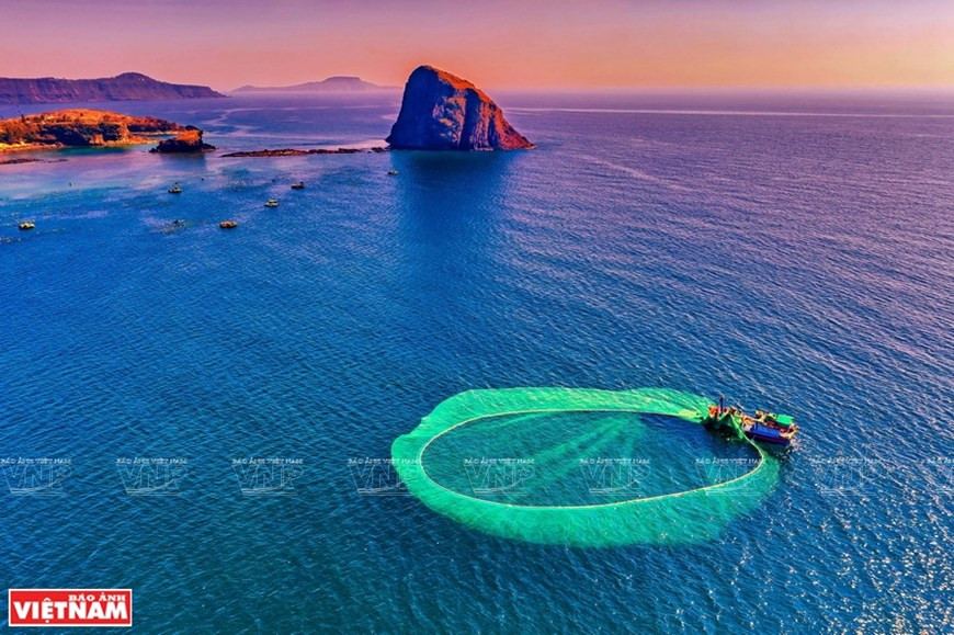 «Bình minh trên biển» (Aube sur la mer) - Auteure: Ngo Thi Thu Ba. Photo: VNP