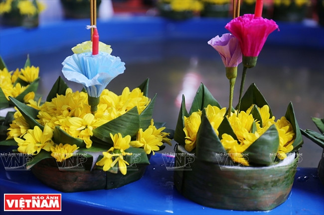 La fête Loy Kratong est l'occasion d'un spectaculaire lâcher de lanternes.