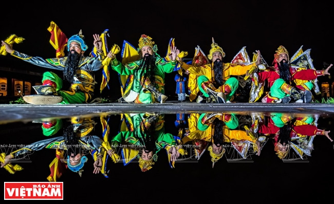 « Une pièce de théâtre jouée la nuit », de Nong Thanh Toan (Thua Thien-Hue)