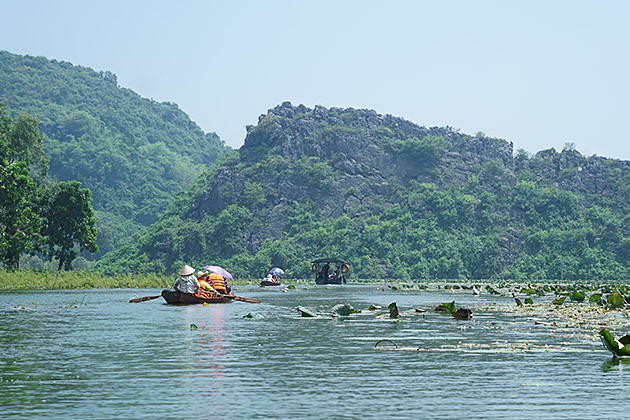Du mont Hoa Qua Son, les visiteurs auront une vue magnifique du lac.