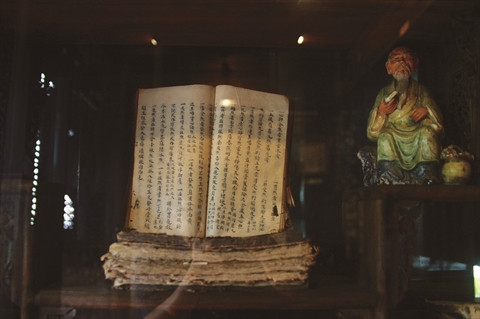 Un ancien manuscrit sur la médecine traditionnelle vietnamienne.