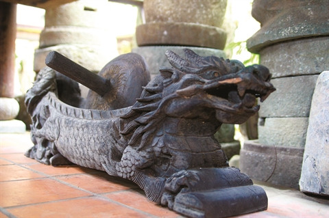 Un mortier en forme de dragon.