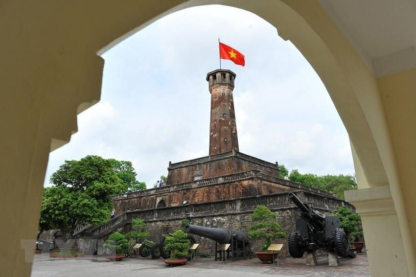La tour du drapeau de Hanoï, construite en 1812, est le monument le plus intact et le plus majestueux de la cité impériale de Thang Long-Hanoï.