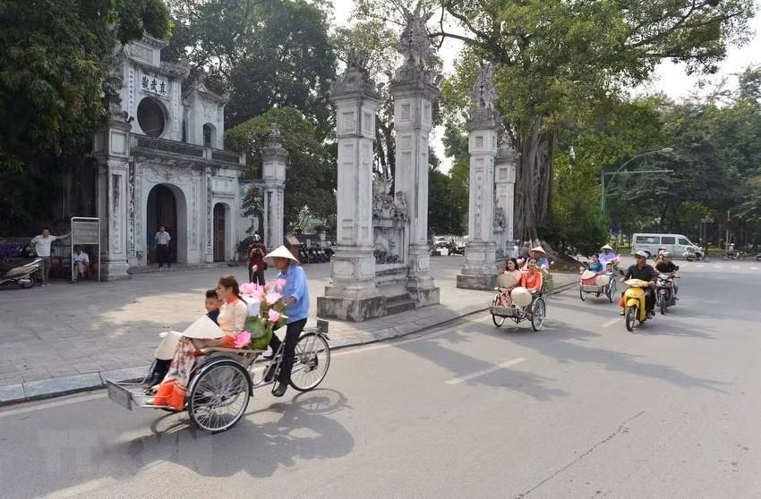 Le temple Quan Thanh fut construit pendant le règne du roi Ly Thai To (1010-1028) pour rendre hommage à Huyen Thien Tran Vu, le génie gardien du Nord. 
