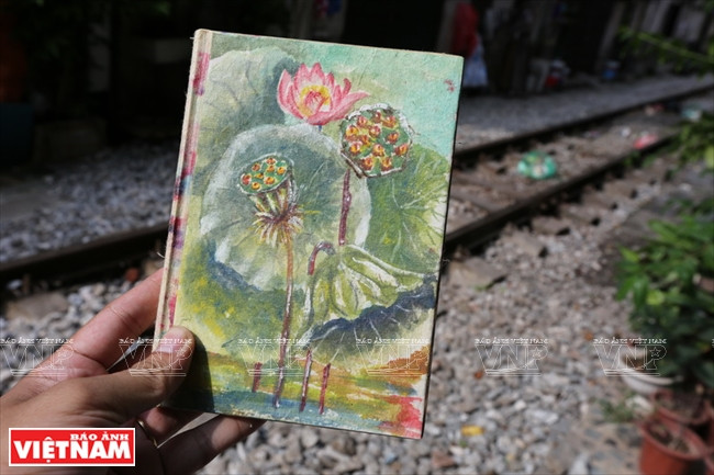 Un petit carnet en papier do.