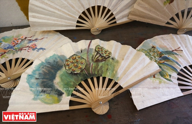 Un éventail en papier do.