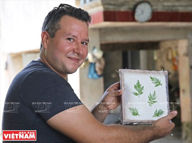 Javier Rodriguez présente son produit.