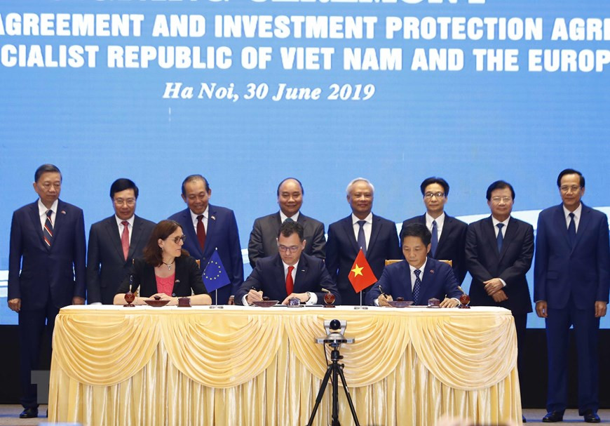 Le Premier ministre Nguyên Xuân Phuc assiste à la cérémonie de signature de l’Accords de libre échange entre le Vietnam et l’Union européenne (EVFTA). Photo : VNA