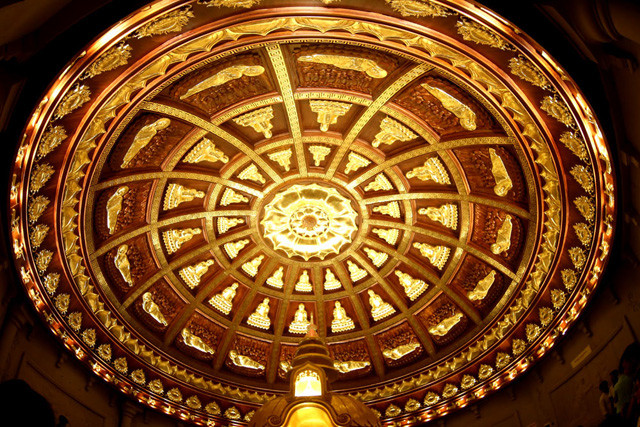 Le plafond de cet étage est décoré selon le style indien.