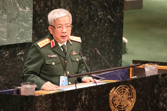  Le 29 mars 2019, l’ONU a tenu une conférence des ministres de la défense sur le maintien de la paix. Le général de corps d’armée Nguyên Chi Vinh, vice-ministre de la Défense, y a pris la parole. Photo : VNA