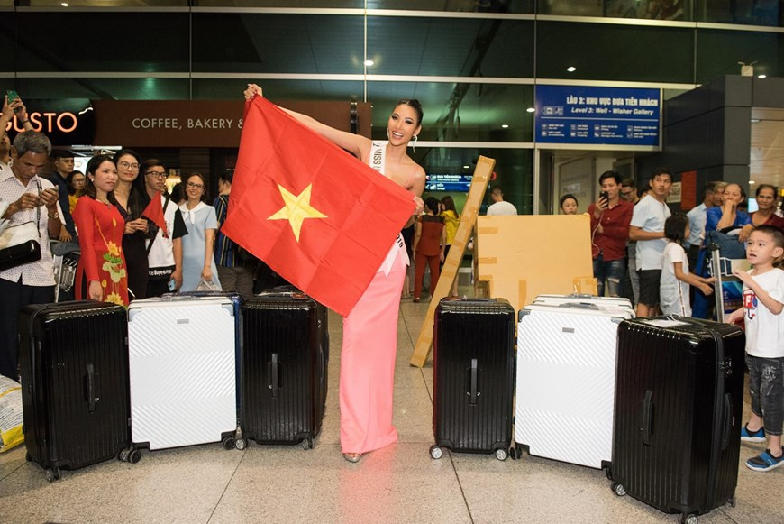 Elle souhaite présenter la beauté et la culture du Vietnam aux amis internationaux, lors de ce concours. Photo: VietnamPlus