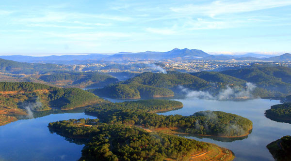 Le lac Tuyên Lâm vu du sommet Pinhatt.