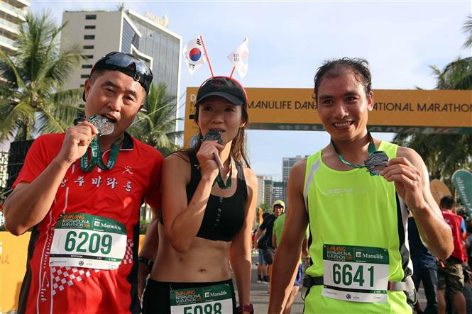 Plus de 7.000 coureurs issus de 52 pays à travers le monde ont participé dimanche 12 août à la sixième édition du marathon international de Da Nang. 