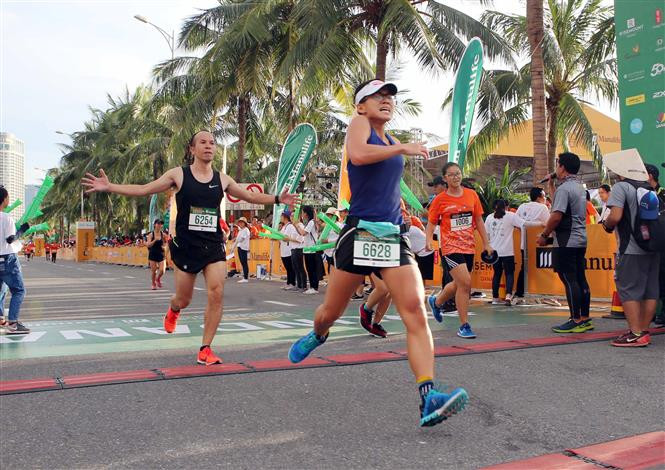 L'événement se compose d'un marathon de 42 km pour les athlètes, d'un semi-marathon de 21 km et d'une course de 10 km et une marche de 5 km à but philanthropique.
