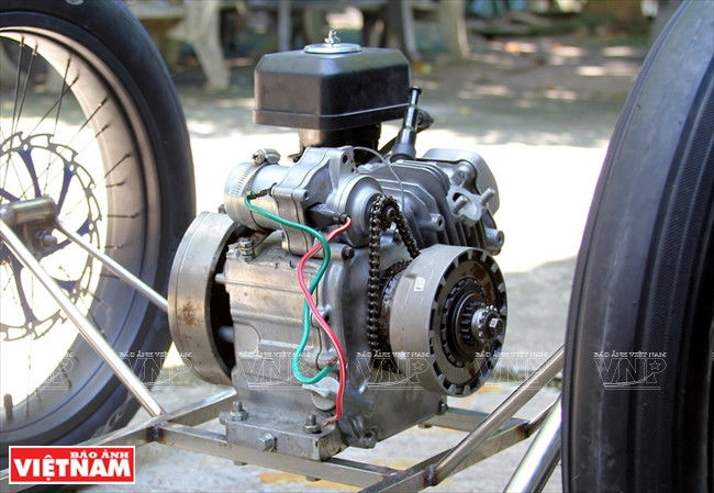 Le moteur a été construit à partir de celui d’une moto.