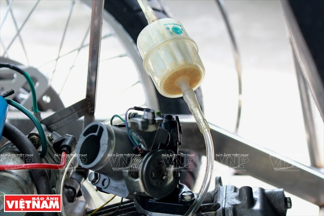 Pièce conduisant l'éthanol dans le moteur. 