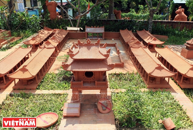 Le pavillon de la Constellation Khuê (Khuê Van Cac) et les stèles de doctorat du temple de la Littérature (Vietnam). 