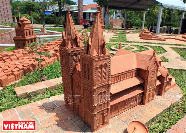 La cathédrale Notre-Dame de Saïgon (Vietnam)