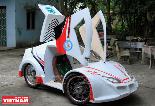 La voiture a pu rouler 200 km à une vitesse maximale de 50 km/h avec un litre d'éthanol.