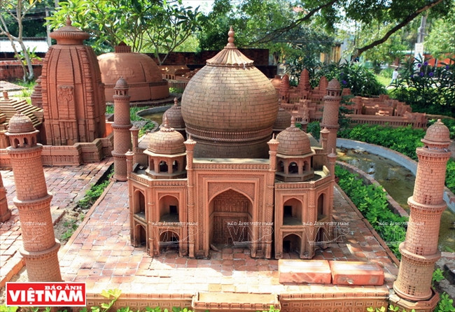 Le mausolée Taj Mahal (Inde). 