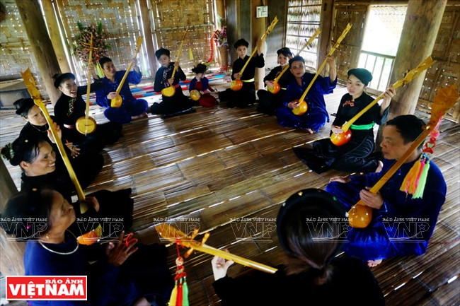 Le rituel Then est un spectacle artistique inspirant, capable d’immerger les gens dans un monde surnaturel. Il dévoile la cosmogonie des ethnies Tày, Nùng et Thai