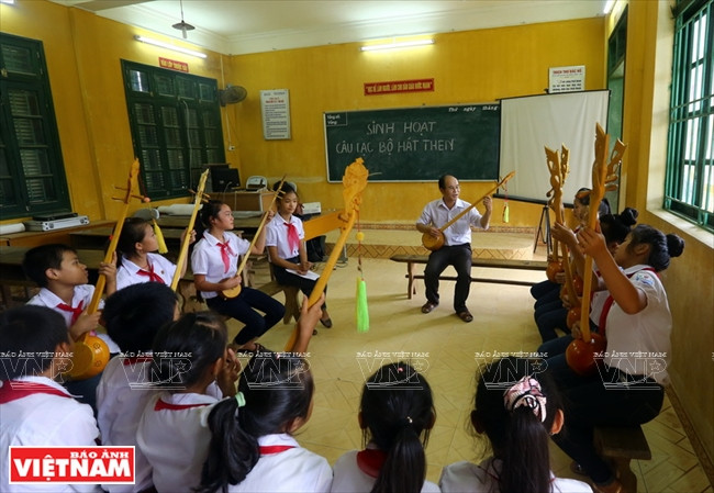Le chant Then est encore bien vivace au sein des ethnies Tày, Nùng et Thai. 