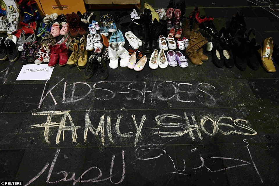 Des chaussures pour les enfants réfugiés.