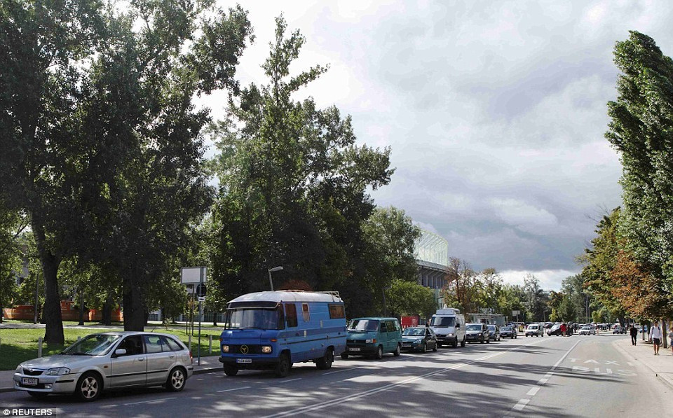 De nombreuses voitures font la queue dans le même but sur les routes ​d'Autriche.