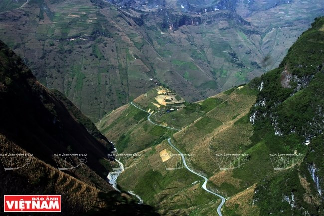 Il offre des vues spectaculaires sur la rivière Nho Que... 
