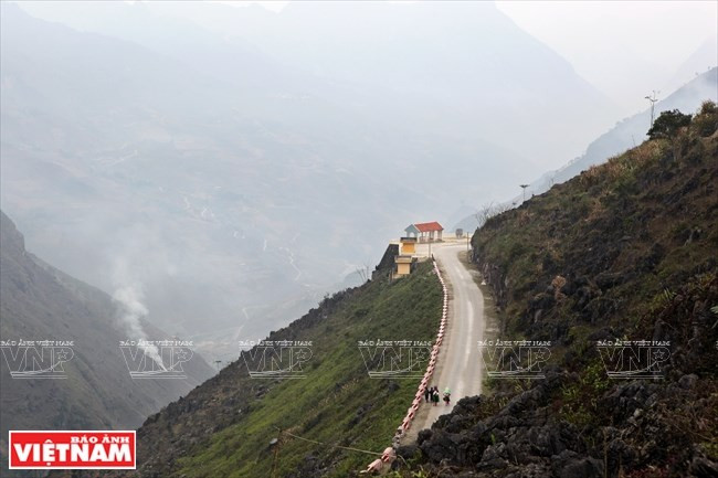 D’une longueur de 200 km, la route a été construite entre 1959 et 1965 par les jeunes volontaires des 16 ethnies vivant dans les huit provinces du Nord du Vietnam.
