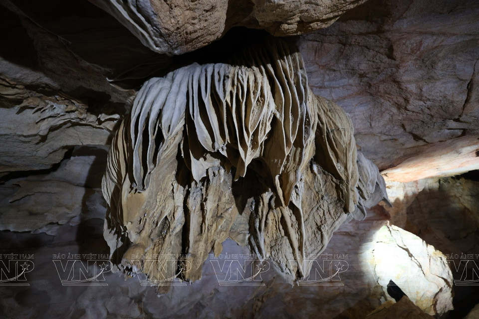 La grotte de Nguom Ngao a été découverte en 1921 par un explorateur français. Photo: VNA