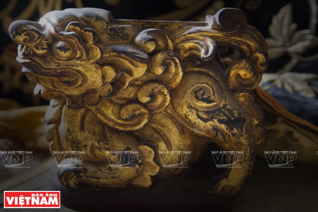 Un Nghê laqué et doré de 200 ans, dans la collection de Tu Anh. 