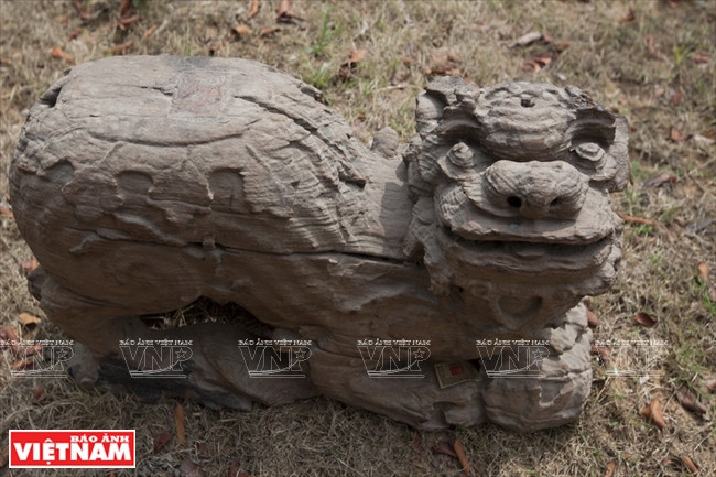 Nghê a allure de lion.