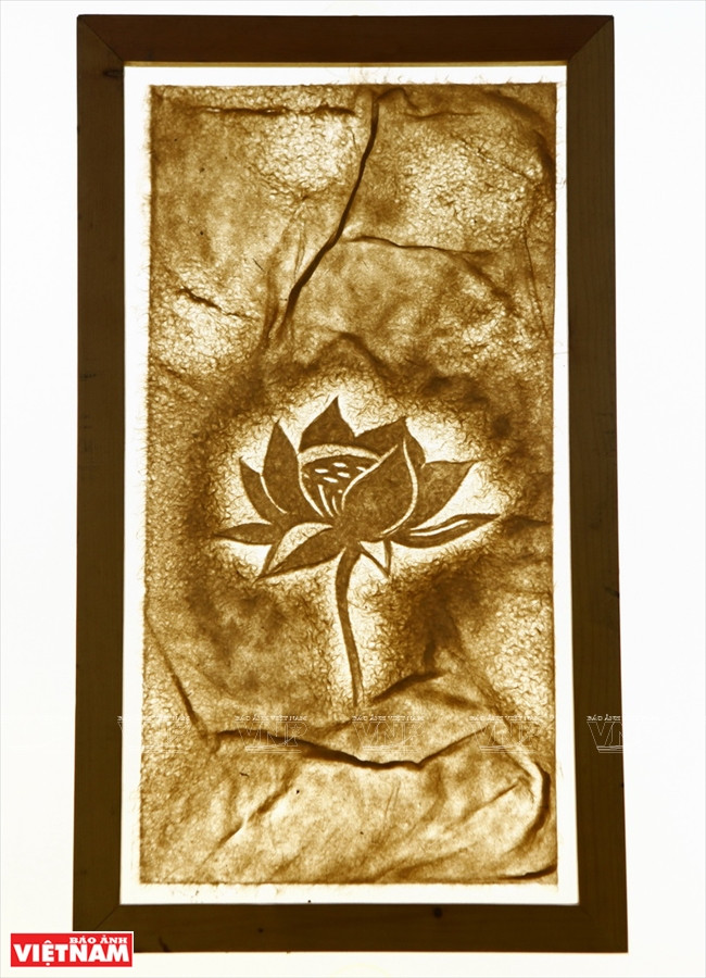 Un tableau en papier « truc chi »​. 