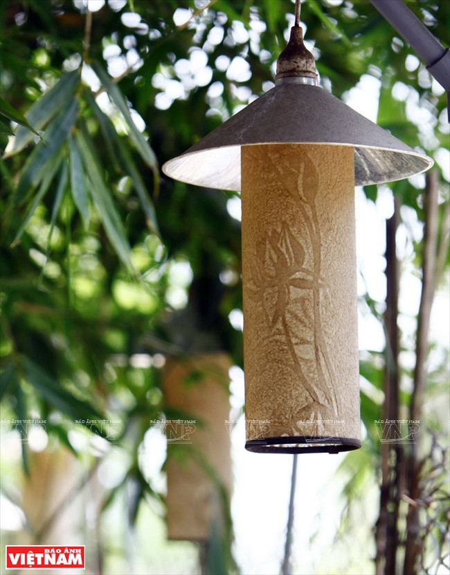 Une lampe en papier « truc chi »​. 