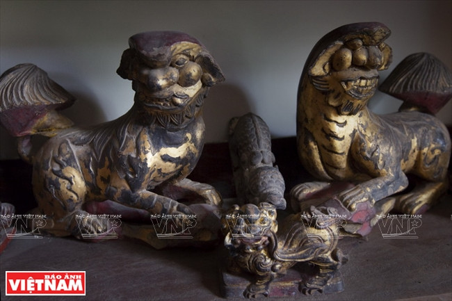 Le Nghê, qui est un animal mythique inspiré du chien, est aussi un motif décoratif purement vietnamien.