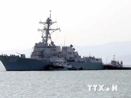 Le destroyer USS Wayne E.Meyer de la Marine américaine jette l’ancre au port de Tiên Sa le 5 mai.