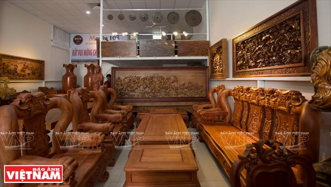 Les gravures sur bois « Bản sắc Việt » visent une clientèle exigeante et fortunée . Photo: Nguyên Luân