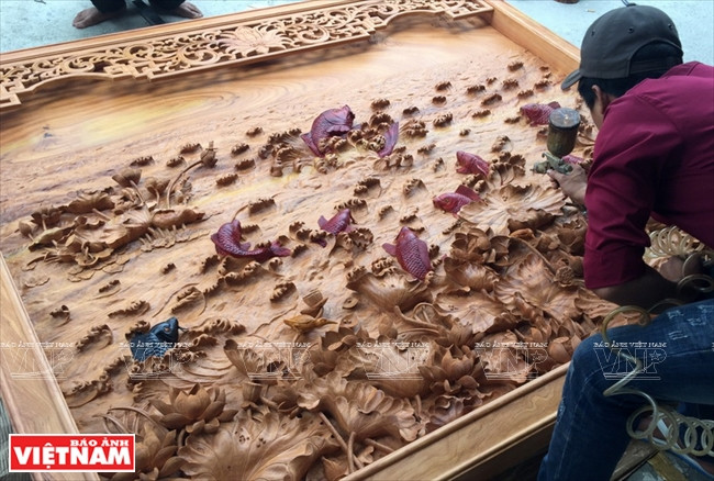 Vernissage d’une gravure. Photo d’archives 