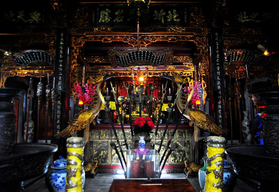 Le temple de Quan Thanh est tout près du lac de l'Ouest, dans l'arrondissement de Ba Dinh.