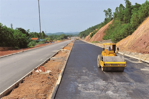 La construction de nouveaux axes routiers permettra à Vân Dôn de devenir prochainement l’une des zones économiques les plus développées du Nord. 