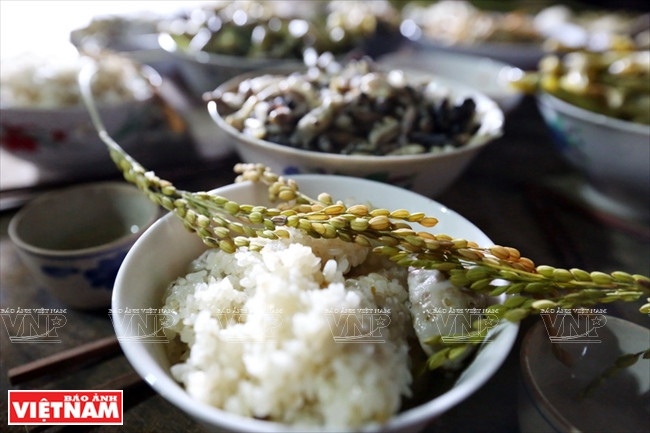 Chez les Dao Rouge de Hoàng Su Phi, on considère que l’âme d’un grain de riz va appeler 1.000 grains pour devenir un gros panier de paddy, qui lui-même deviendra un grenier à riz pour ​nourrir les gens toute l'année. 