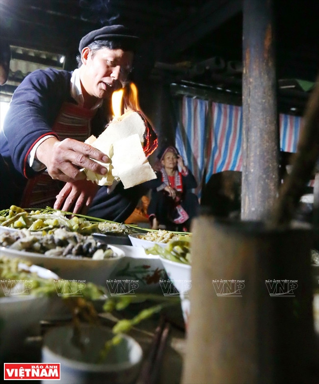 Chaman appelle l'âme du riz. 