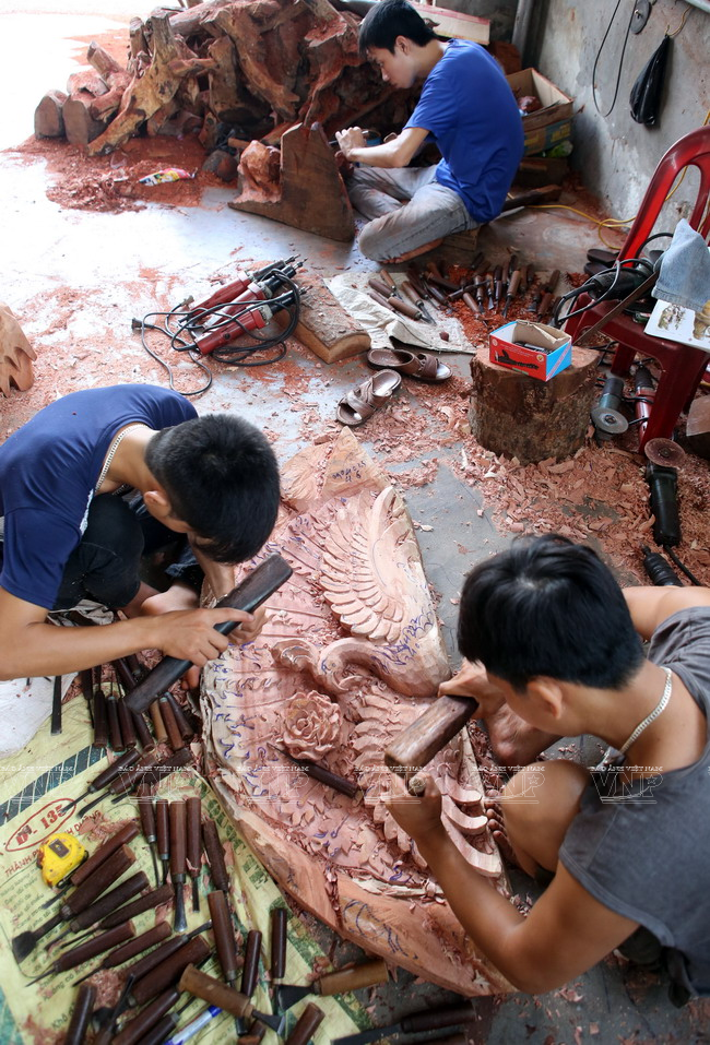 La famille de Vu Van Công, au village de Muong, qui pratique depuis trois générations ce métier.