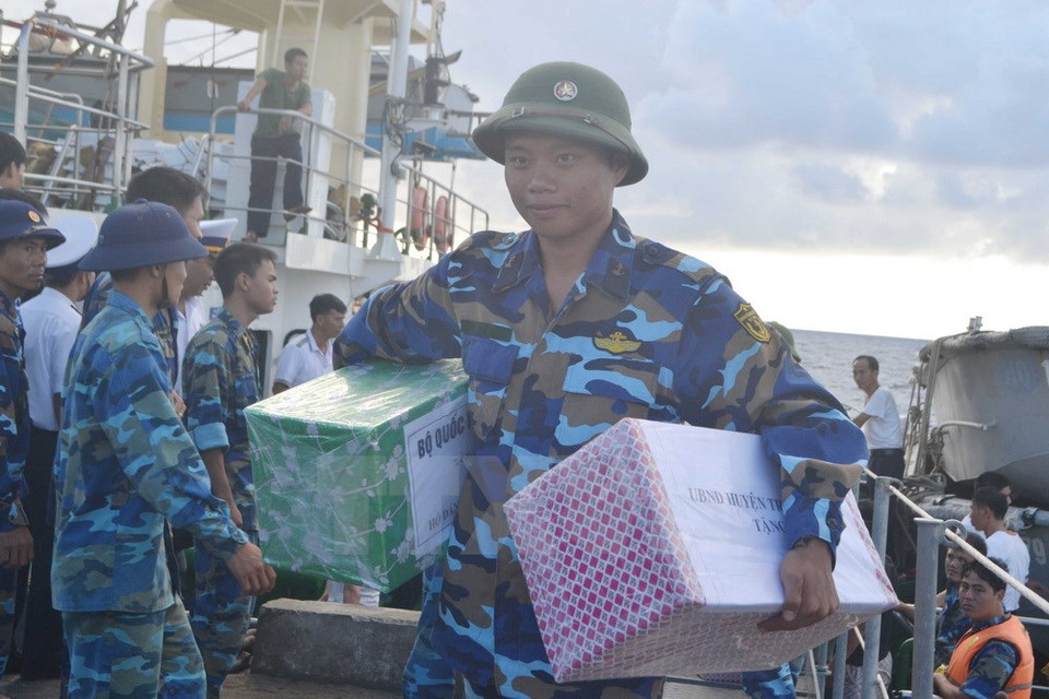 Ces marchandises ont été expédiées vers le récif de Da Lat de l'archipel de Truong Sa (Spratly).