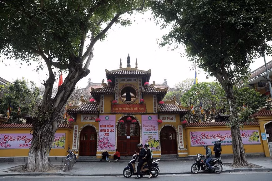 La pagode Quan Su qui est le siège de l'Église bouddhique du Vietnam, est fermée en raison du COVID-19. 