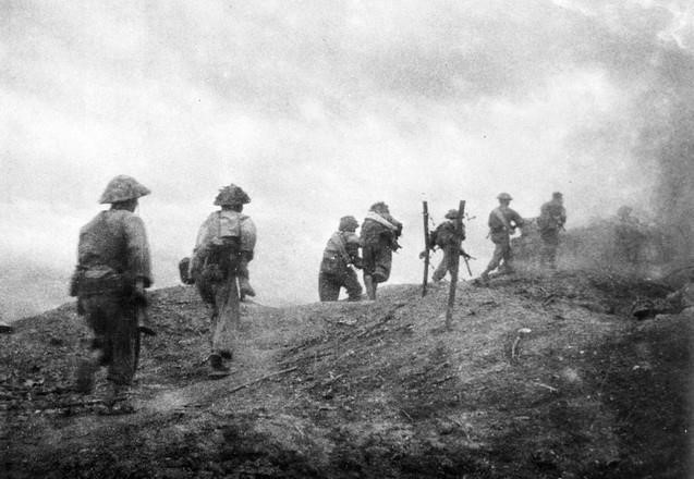 L’armée vietnamienne fut lancé l'assaut sur les collines codées C à l’Est de la base de Dien Bien Phu