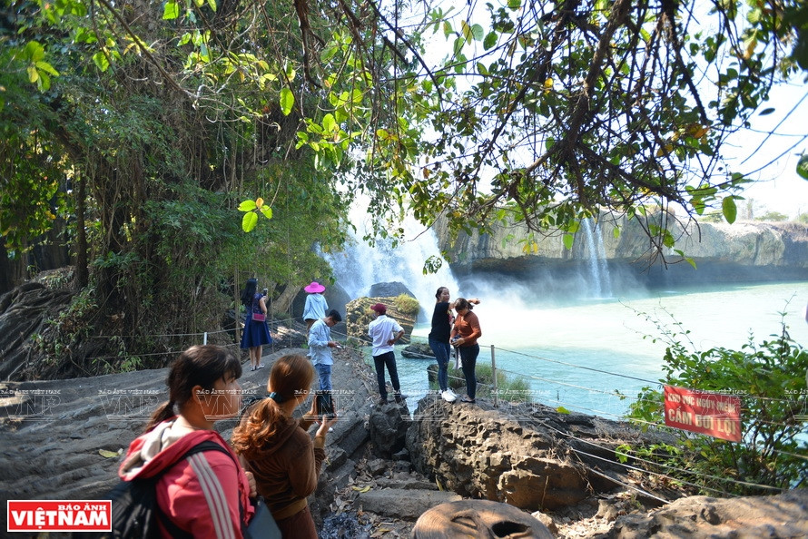 La cascade de Dray Nur est une destination à ne pas manquer lorsque l'on voyage au Tây Nguyên. Photo : VNP 